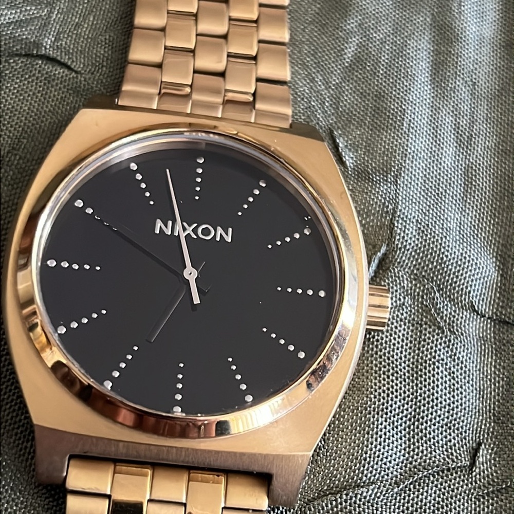 Nixon watch man are woman - Picture 1 of 8